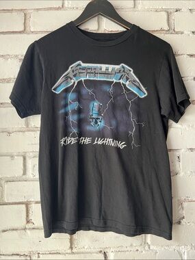 Unisex 100% cotton ' 'Ride the Lightning' Graphic Tee - Black